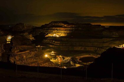 plusmining mina de cobre de noche