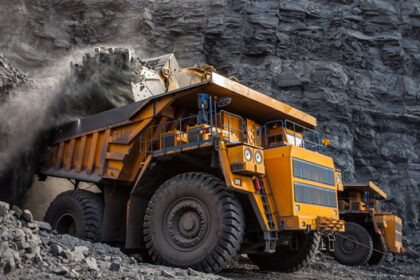 camion minero removiendo material