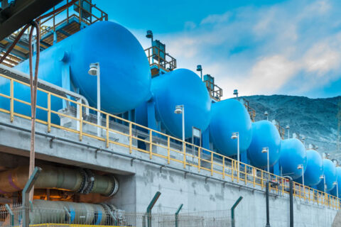 contenedores de agua desalinizadas